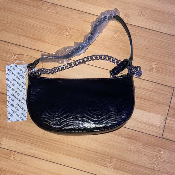 Brand New UO Purse! Super chic - Picture 2 of 3